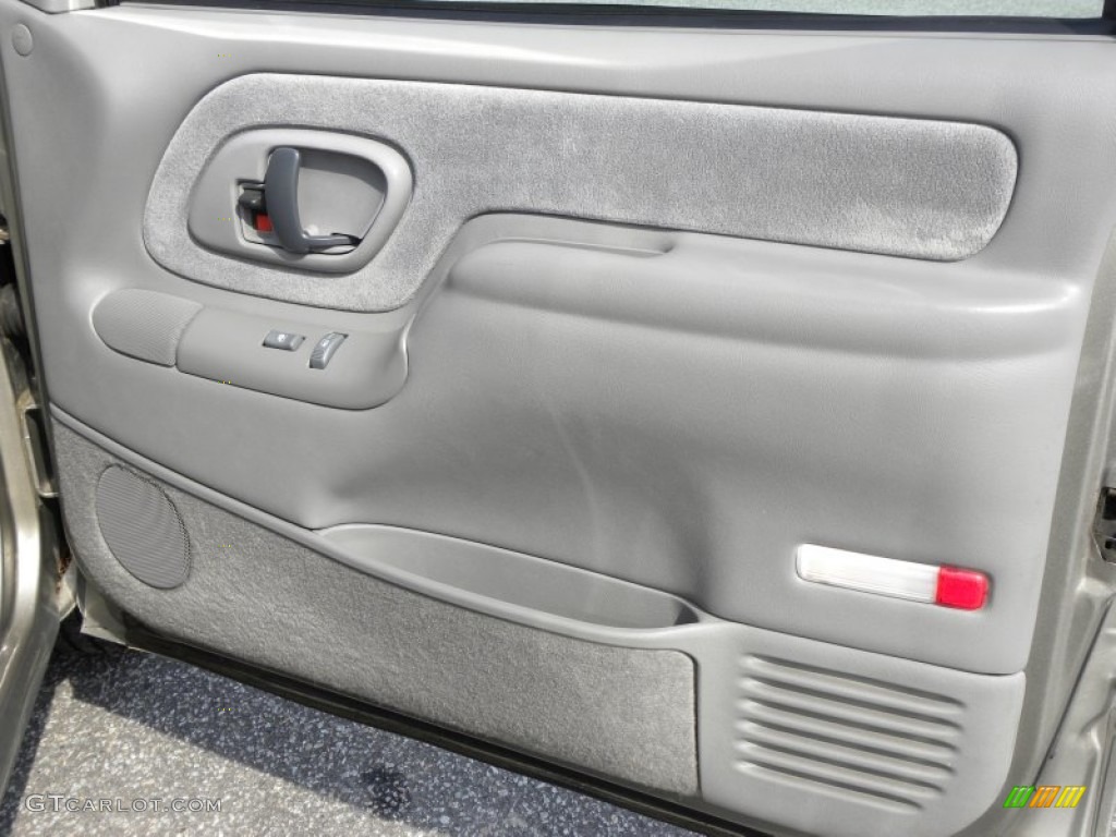 1998 Chevrolet C/K K1500 Extended Cab 4x4 Gray Door Panel Photo #50676488