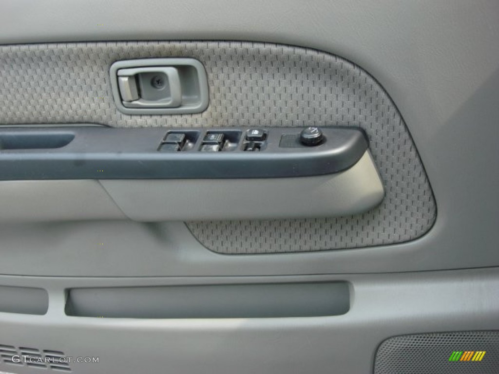 2004 Xterra  - Avalanche White / Gray photo #11