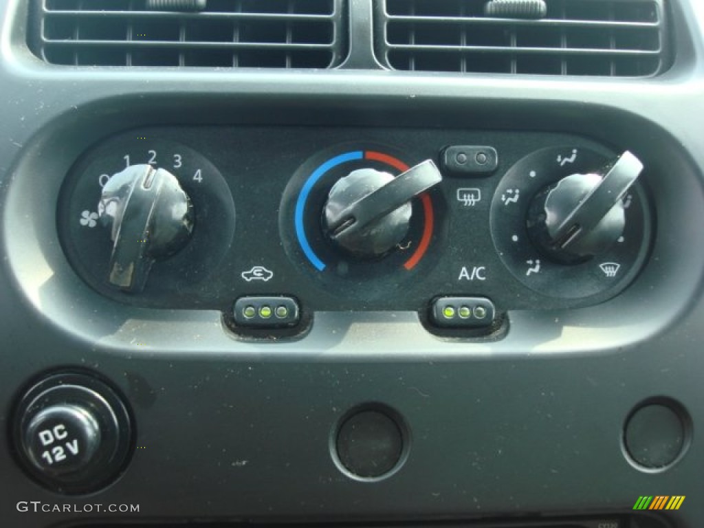 2004 Xterra  - Avalanche White / Gray photo #13