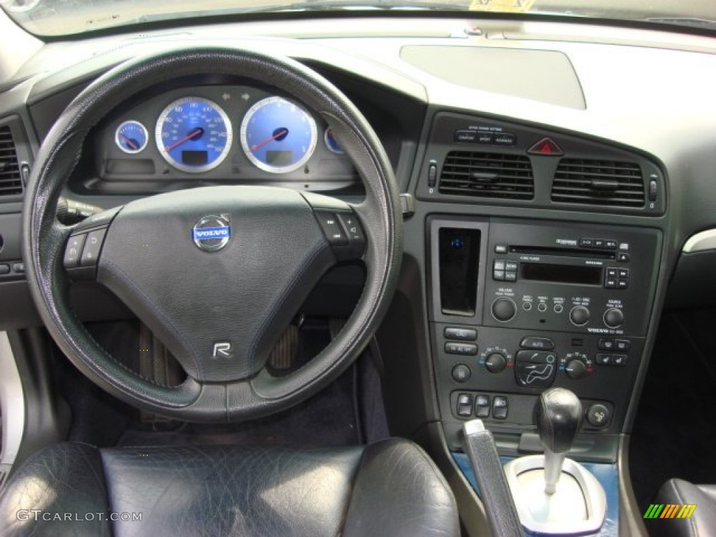 2004 Volvo S60 R AWD Nordkap Black/Blue R Metallic Dashboard Photo #50682092