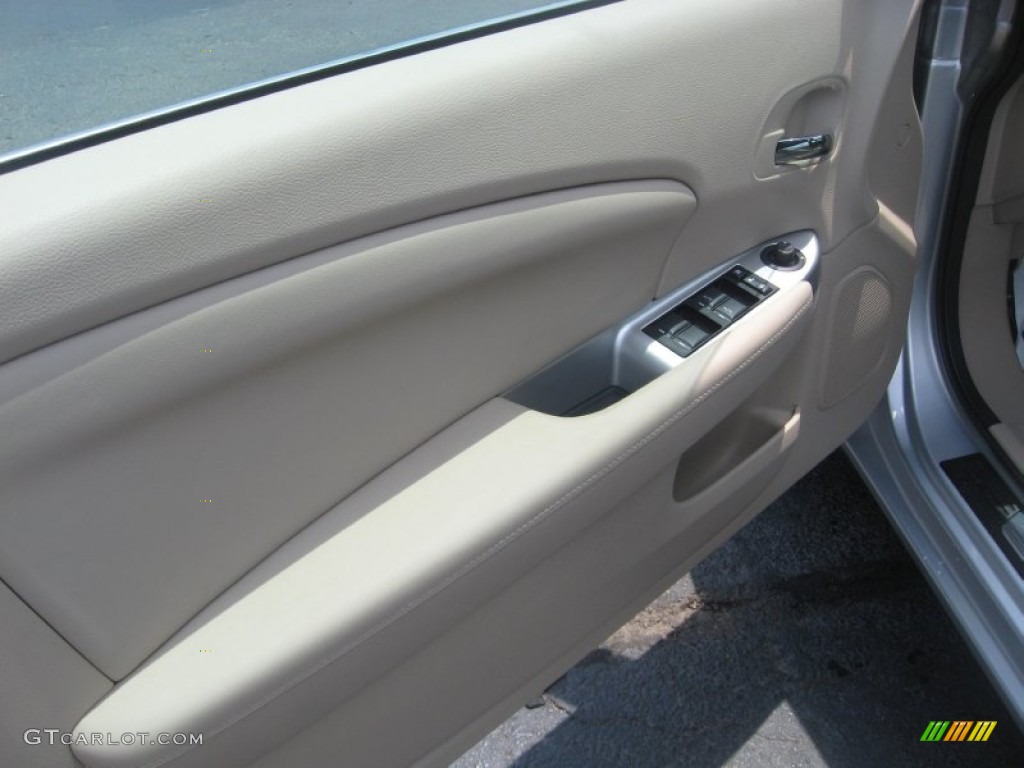 2011 Chrysler 200 Limited Convertible Black/Light Frost Beige Door Panel Photo #50686521