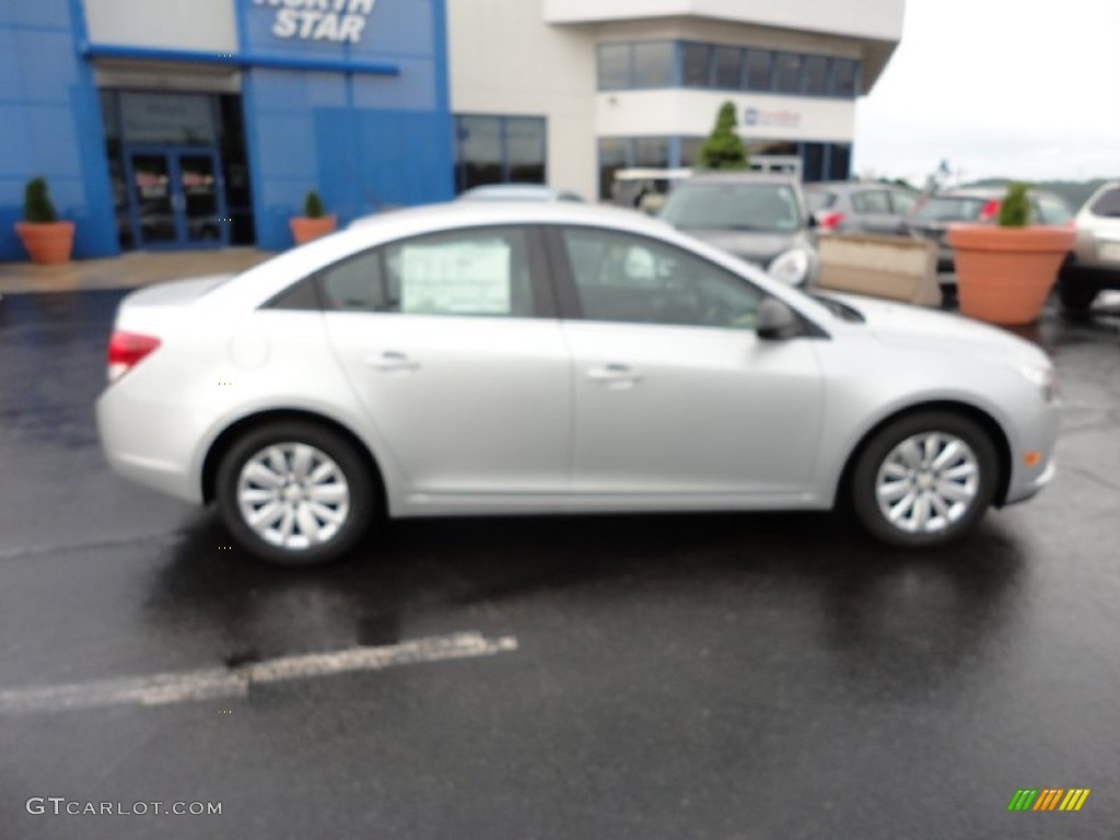 2011 Cruze LS - Silver Ice Metallic / Jet Black/Medium Titanium photo #8