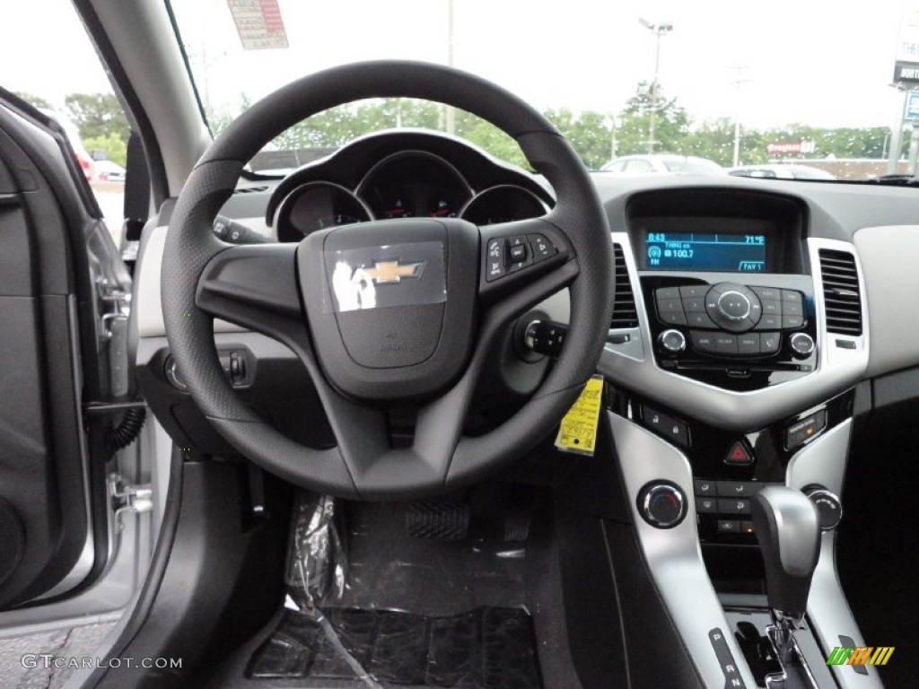 2011 Cruze LS - Silver Ice Metallic / Jet Black/Medium Titanium photo #11