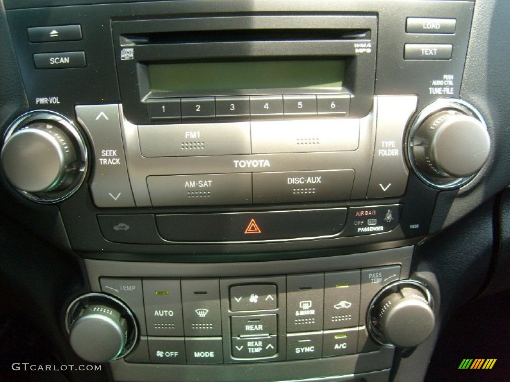 2010 Toyota Highlander SE 4WD Controls Photo #50700385