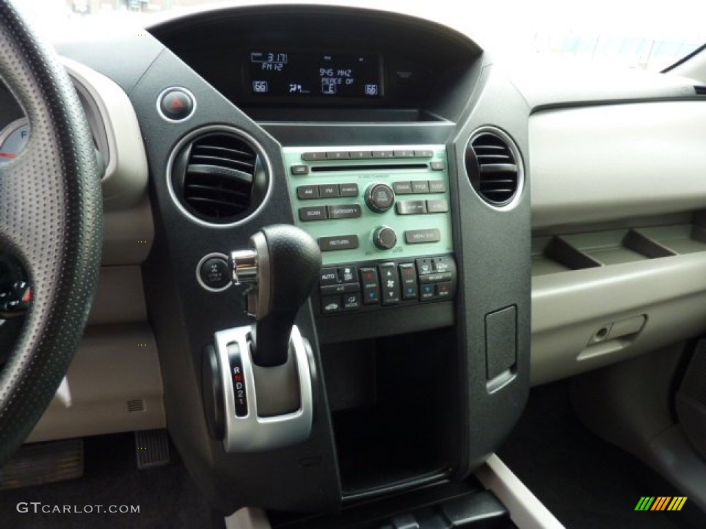 2010 Honda Pilot EX 4WD Controls Photo #50702479