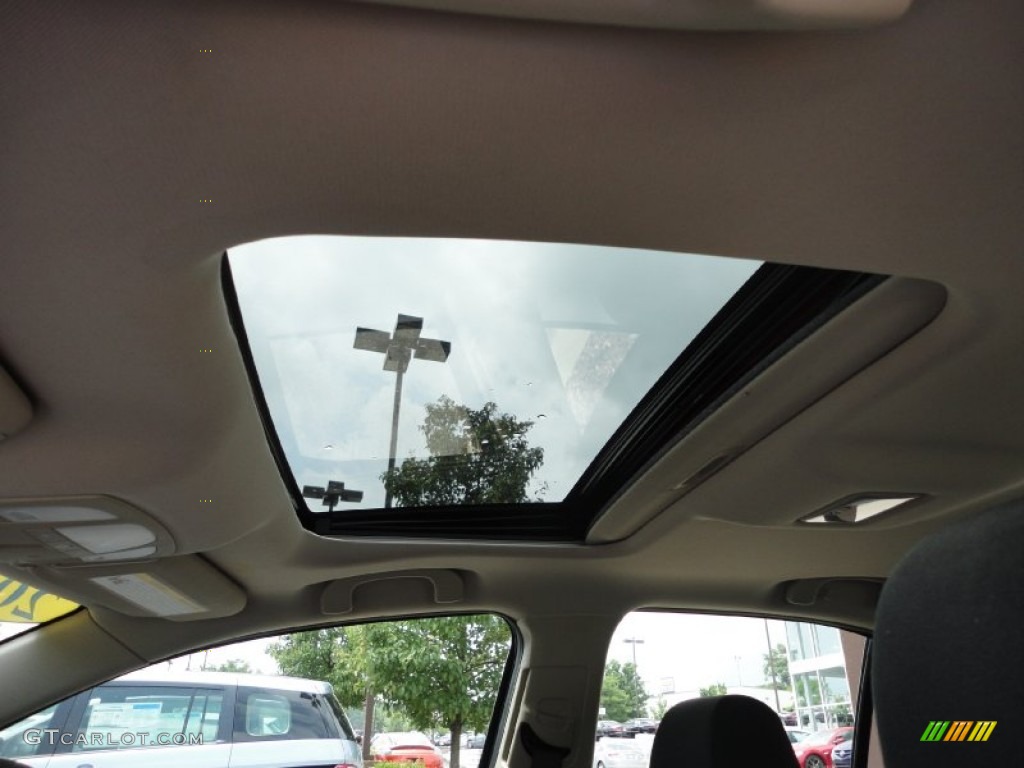 2010 Suzuki Kizashi GTS Sunroof Photos
