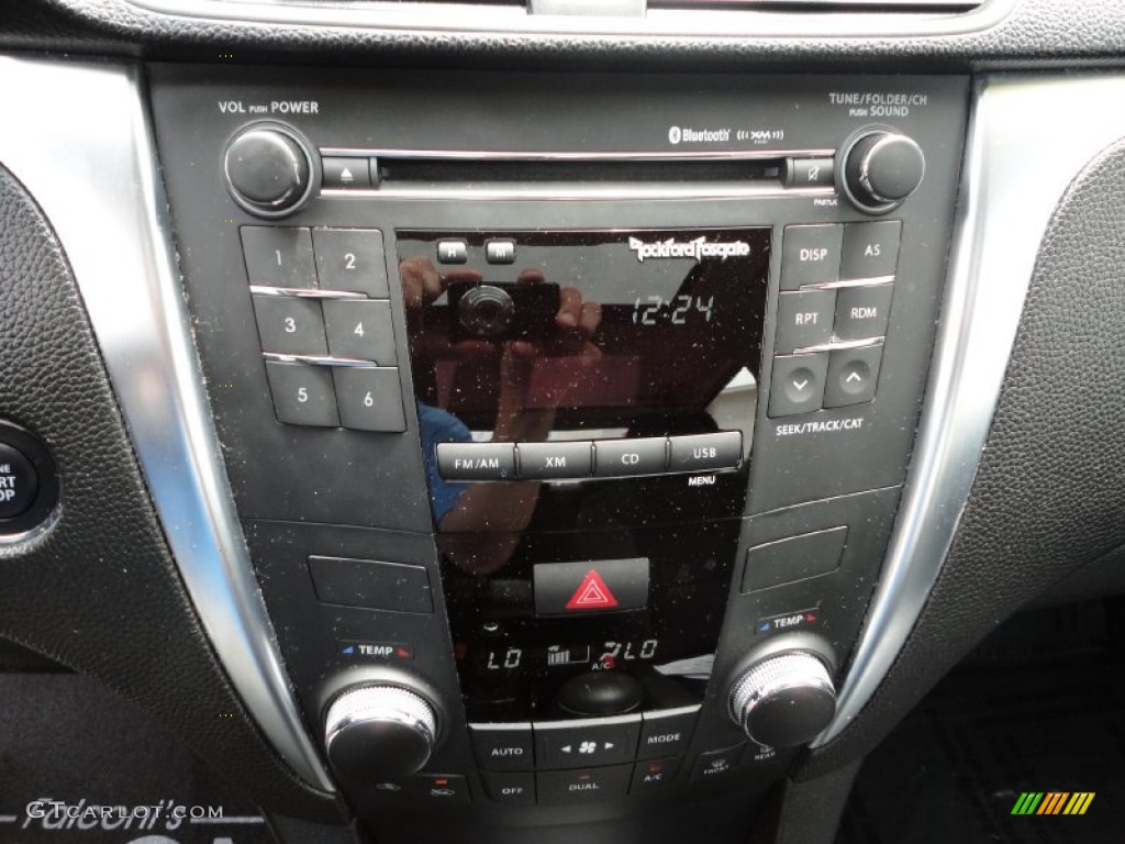 2010 Suzuki Kizashi GTS Controls Photos