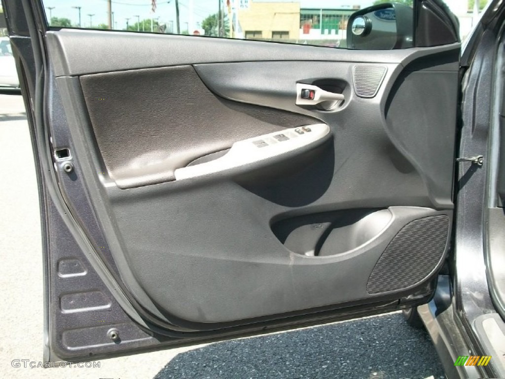 2009 Toyota Corolla XRS Door Panel Photos