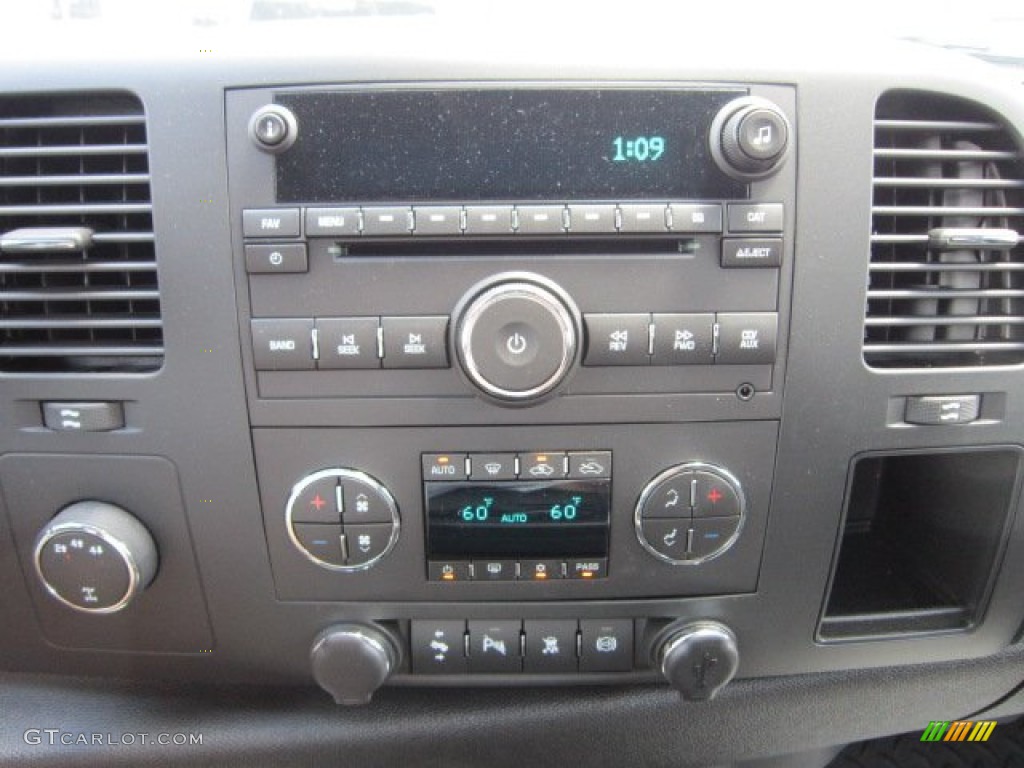 2011 GMC Sierra 2500HD SLE Extended Cab 4x4 Controls Photo #50709730
