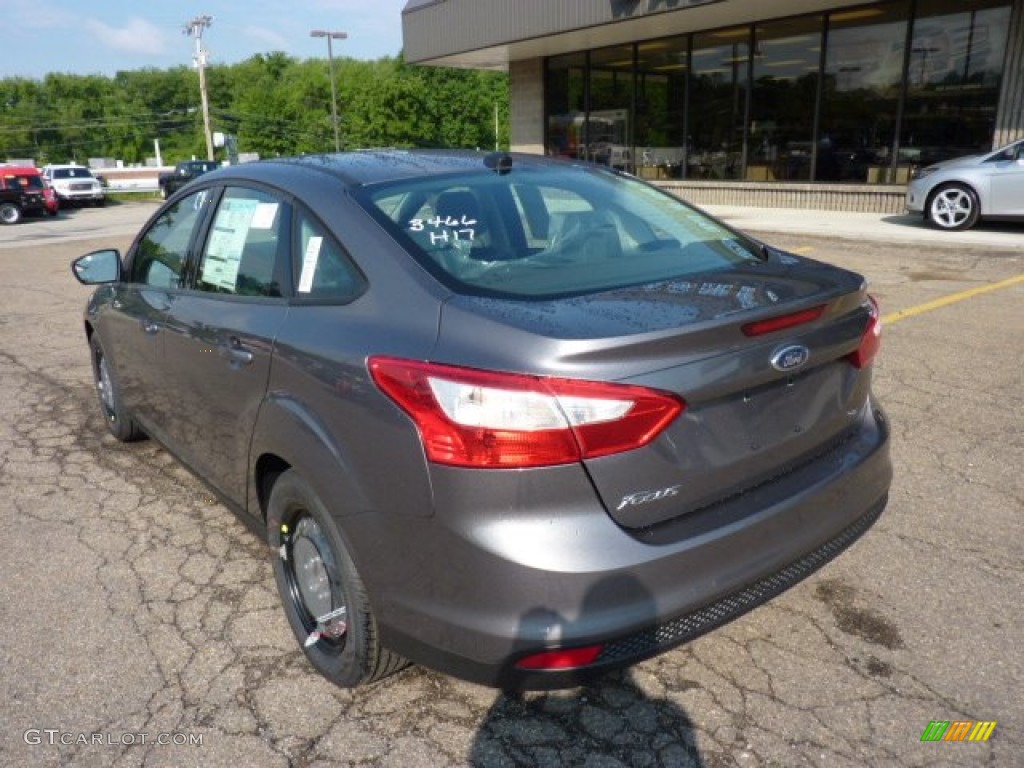 2012 Focus SE Sedan - Sterling Grey Metallic / Charcoal Black photo #2