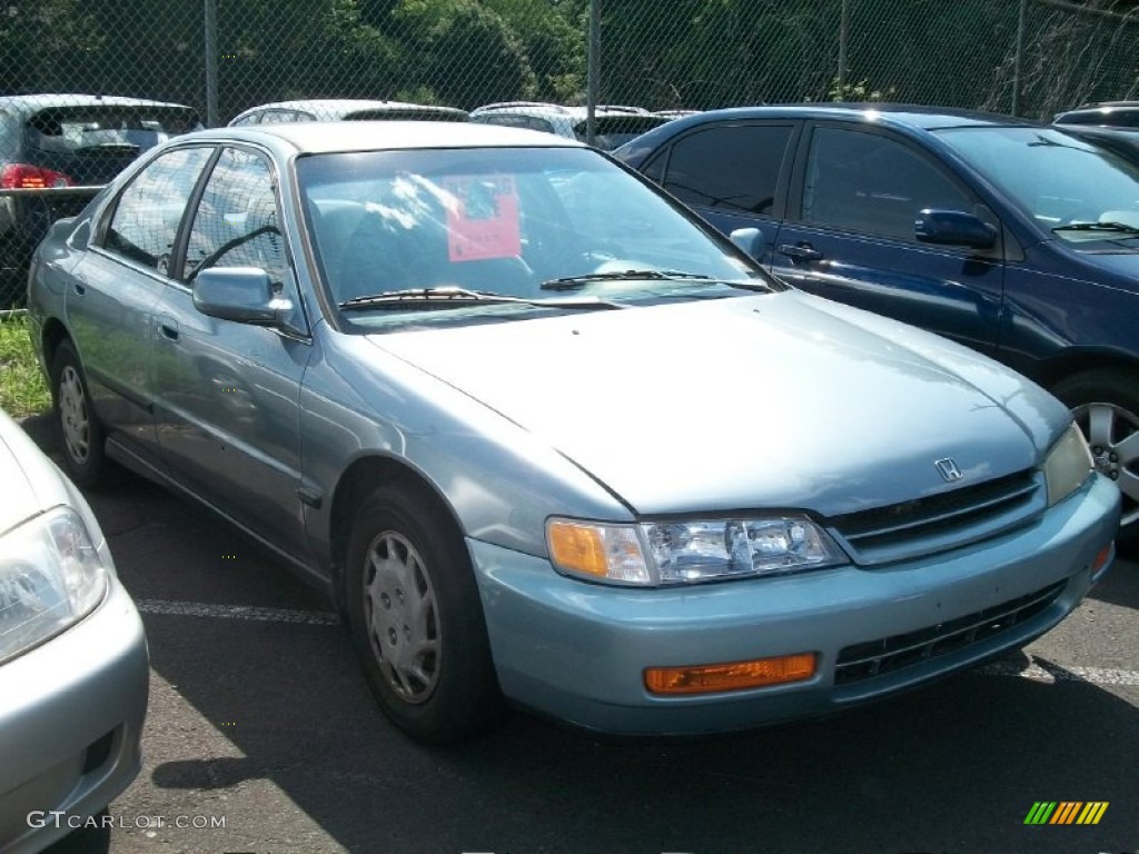 1994 Accord LX Sedan - Sage Green Metallic / Gray photo #3