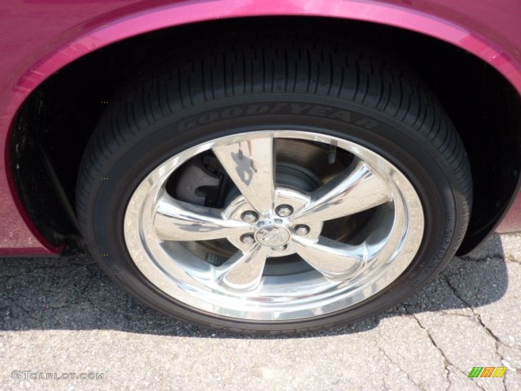 2010 Challenger R/T Classic Furious Fuchsia Edition - Furious Fuchsia / Pearl White Leather photo #12