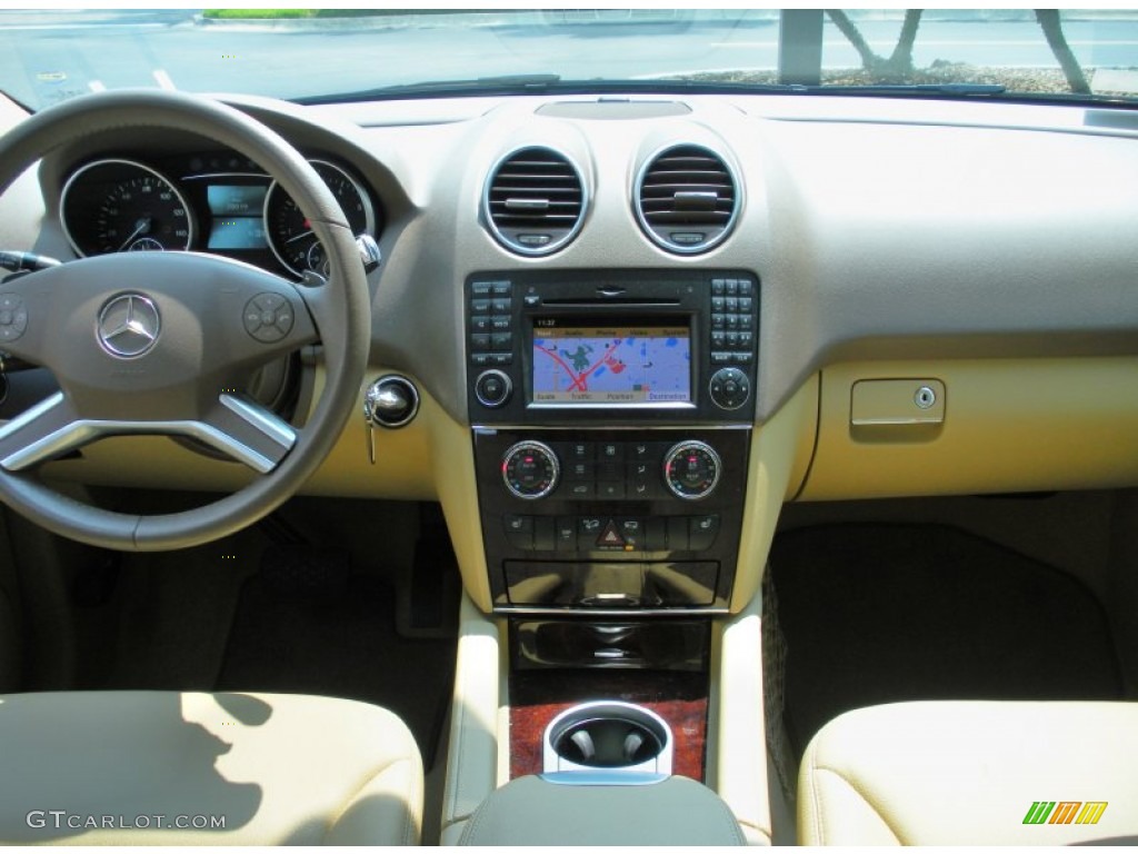 2009 Mercedes-Benz ML 550 4Matic Cashmere Dashboard Photo #50716064
