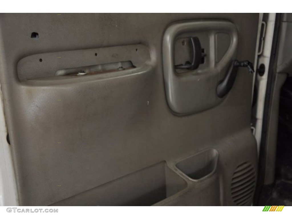 2001 Express 2500 Cargo Van - White / Medium Gray photo #9