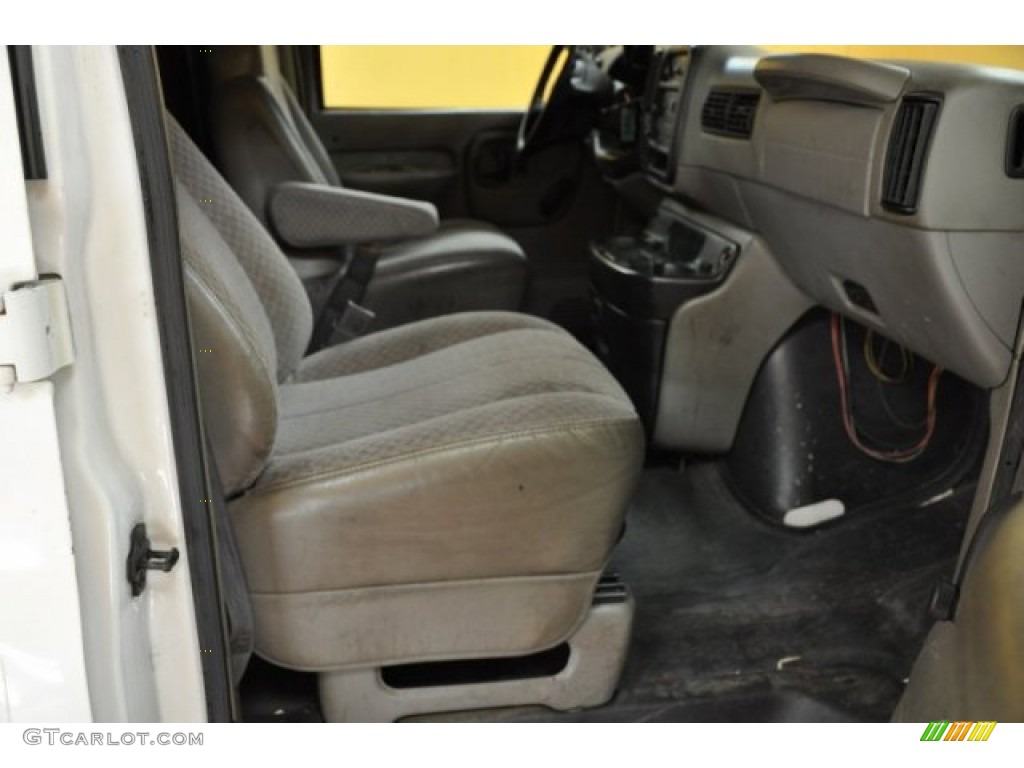 2001 Express 2500 Cargo Van - White / Medium Gray photo #15