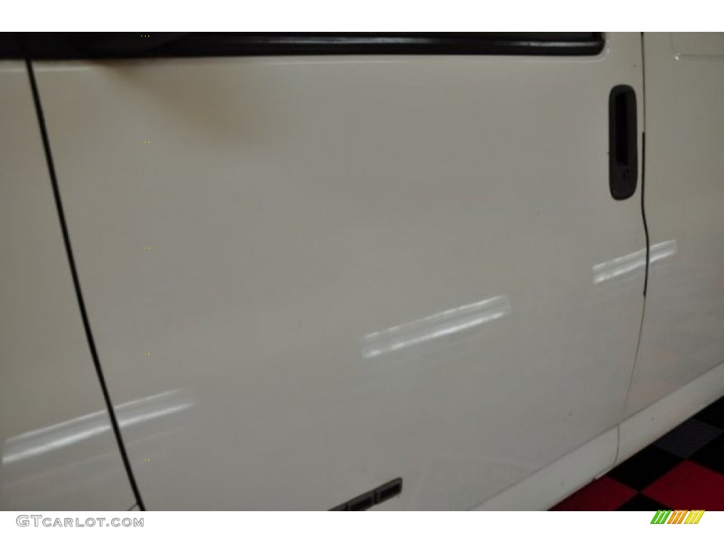 2001 Express 2500 Cargo Van - White / Medium Gray photo #20