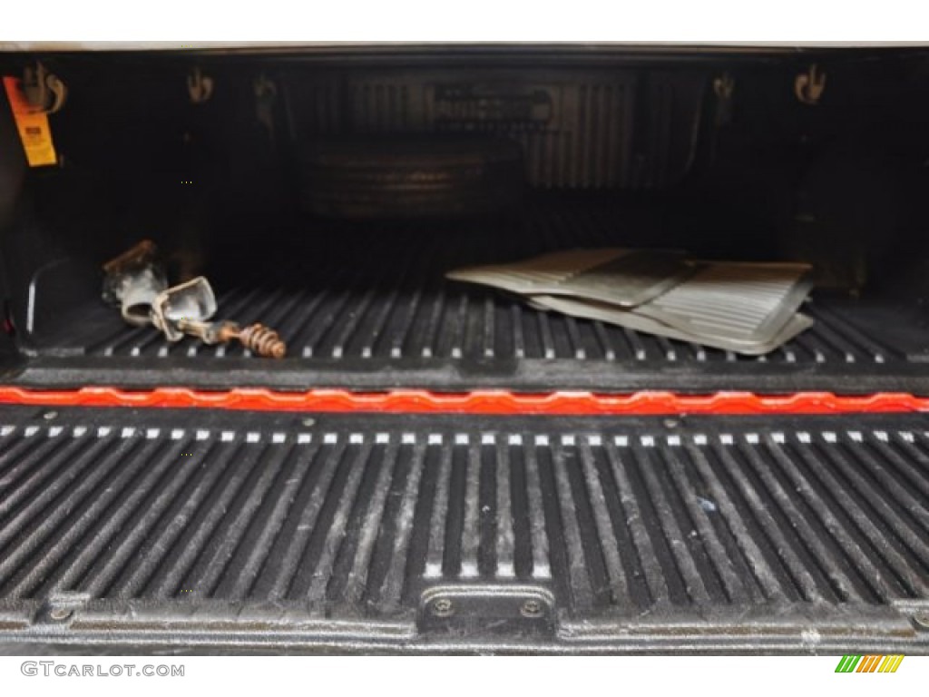 2004 Silverado 2500HD LT Extended Cab 4x4 - Victory Red / Dark Charcoal photo #12