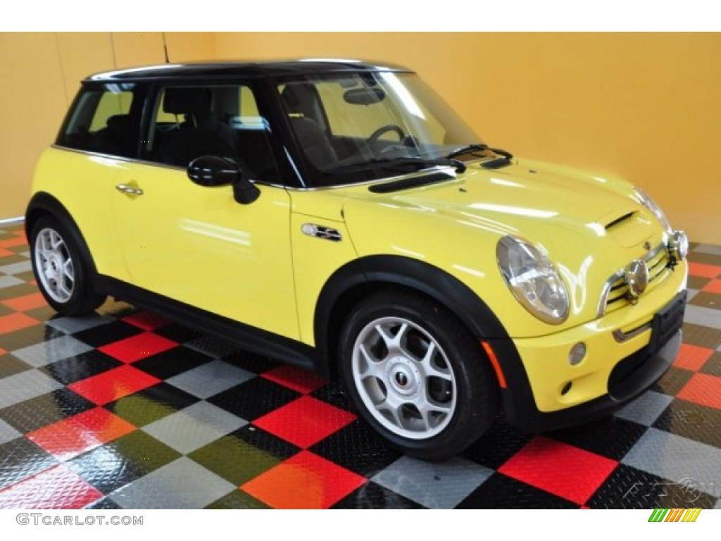 2002 Cooper S Hardtop - Liquid Yellow / Panther Black photo #1