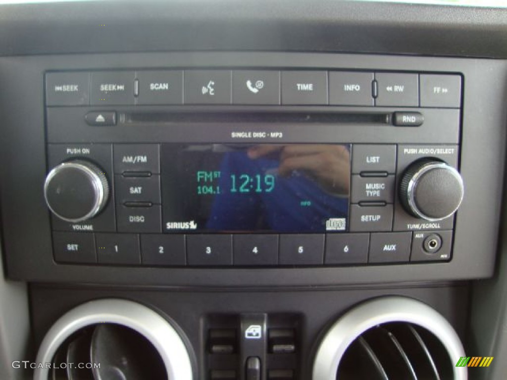 2008 Jeep Wrangler Unlimited Sahara Controls Photo #50722978
