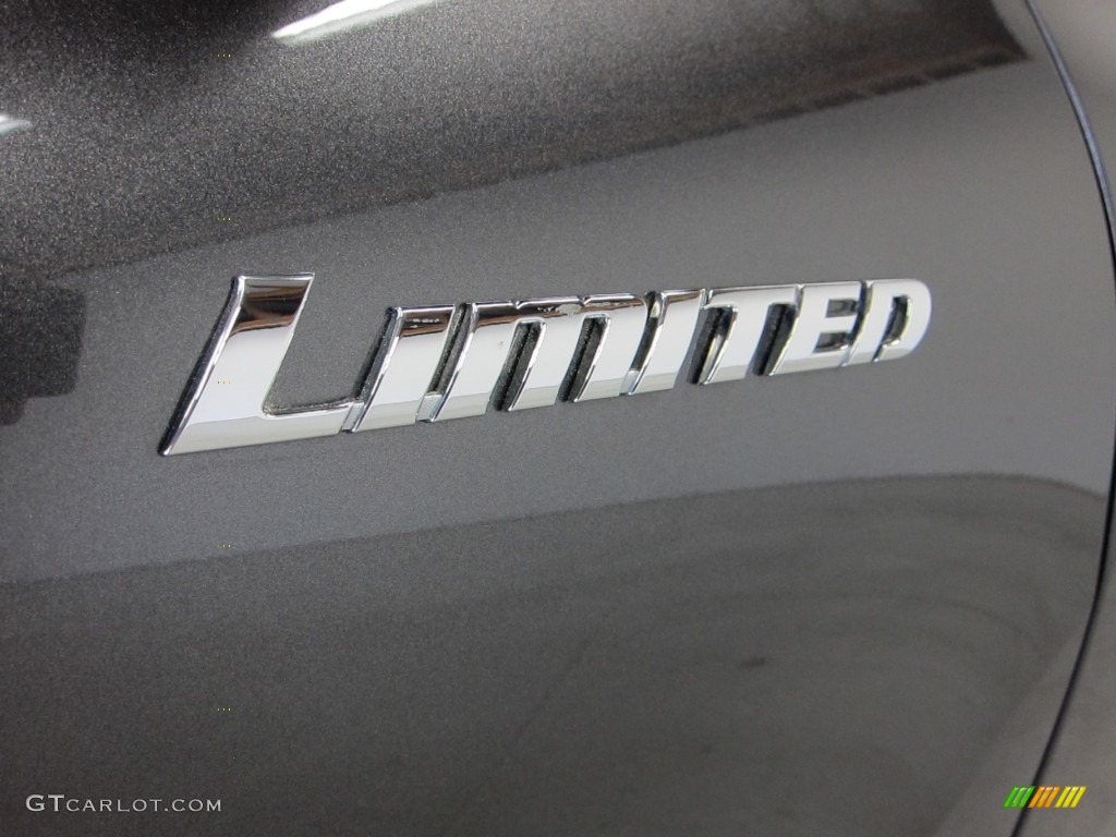 2009 Toyota Highlander Limited Marks and Logos Photos