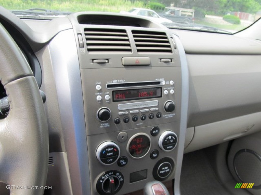 2008 Suzuki Grand Vitara Luxury 4x4 Controls Photo #50737671
