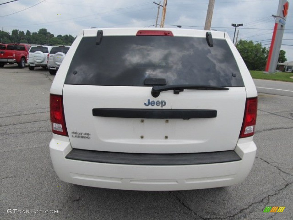 2008 Grand Cherokee Laredo 4x4 - Stone White / Dark Slate Gray/Light Graystone photo #4