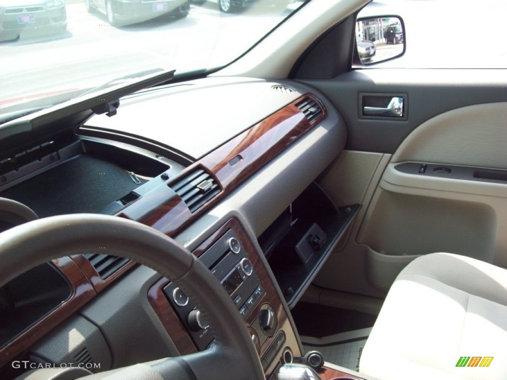 2009 Taurus SE - Sangria Red Metallic / Medium Light Stone photo #12