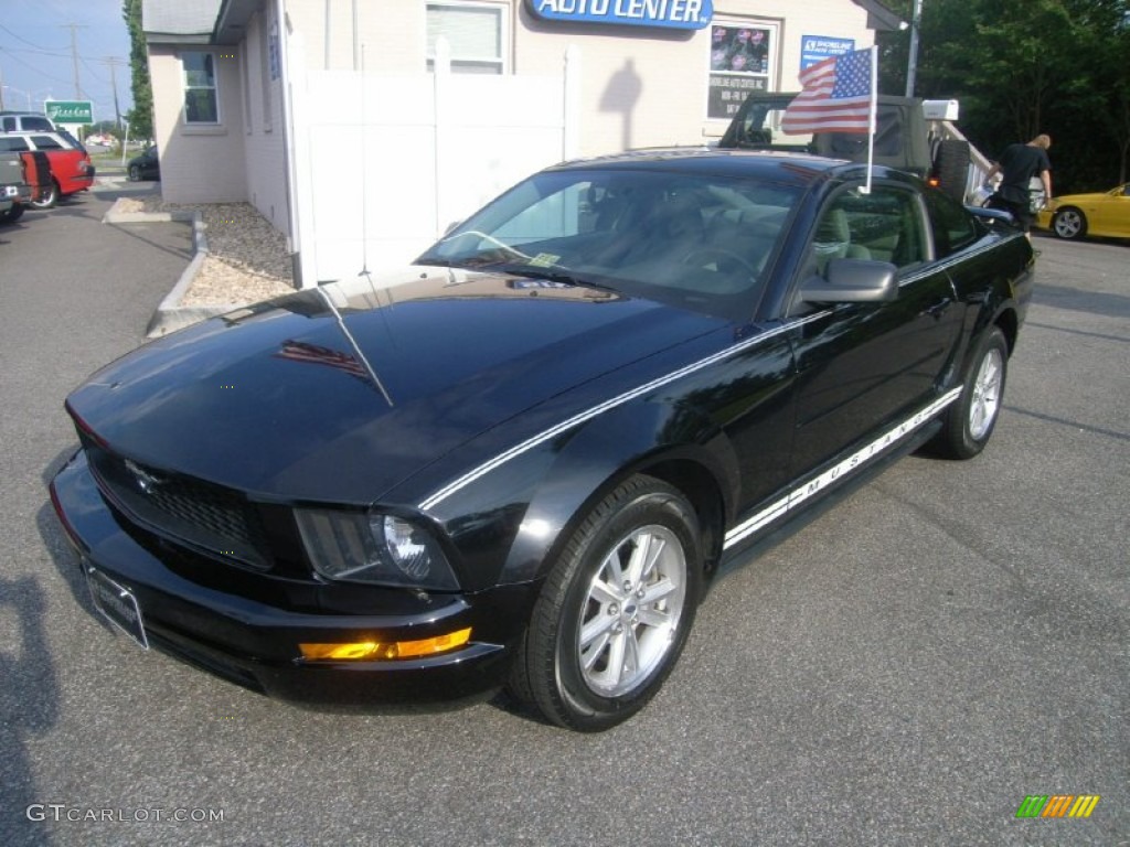 2006 Mustang V6 Deluxe Coupe - Black / Light Graphite photo #1