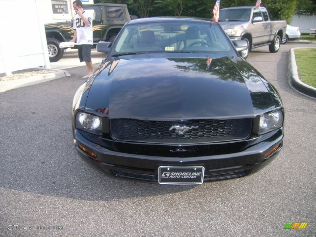 2006 Mustang V6 Deluxe Coupe - Black / Light Graphite photo #8