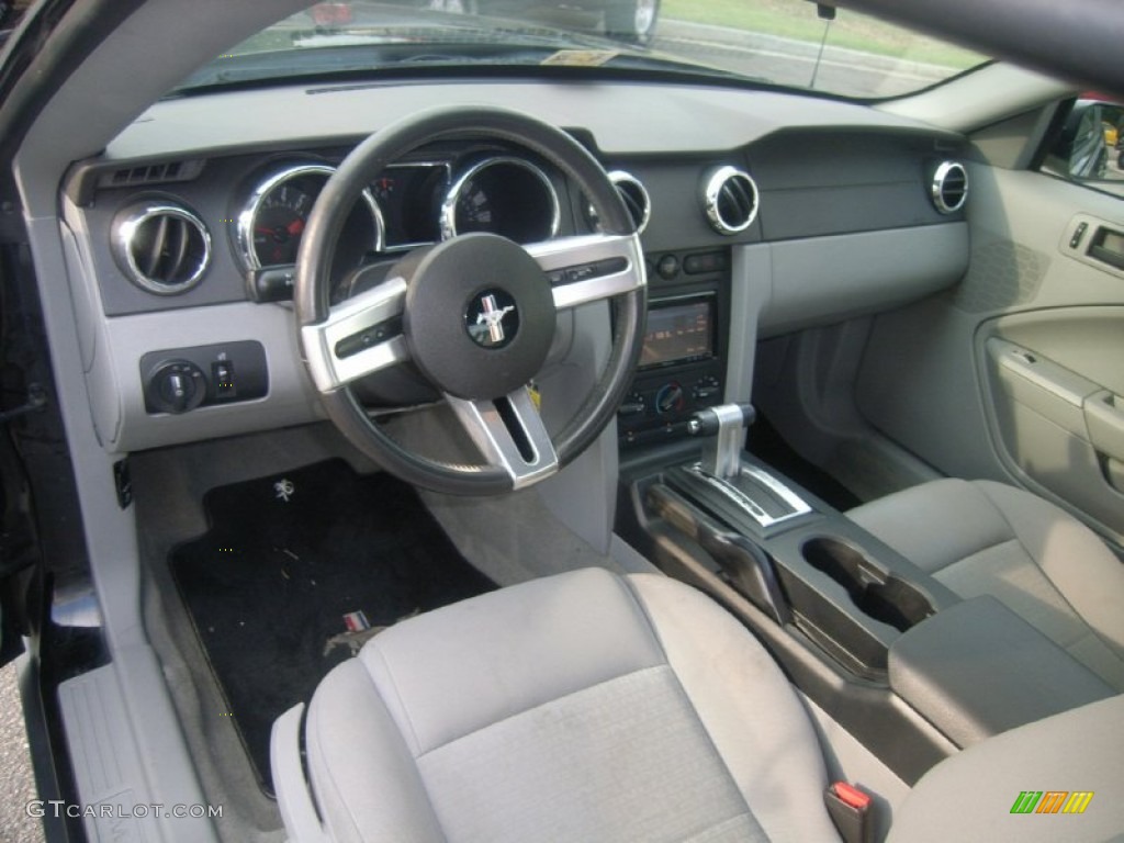 2006 Mustang V6 Deluxe Coupe - Black / Light Graphite photo #14