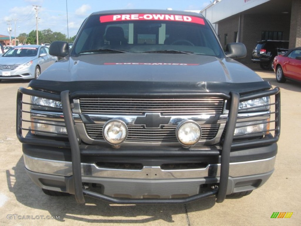 2003 Silverado 1500 Extended Cab 4x4 - Light Pewter Metallic / Dark Charcoal photo #2