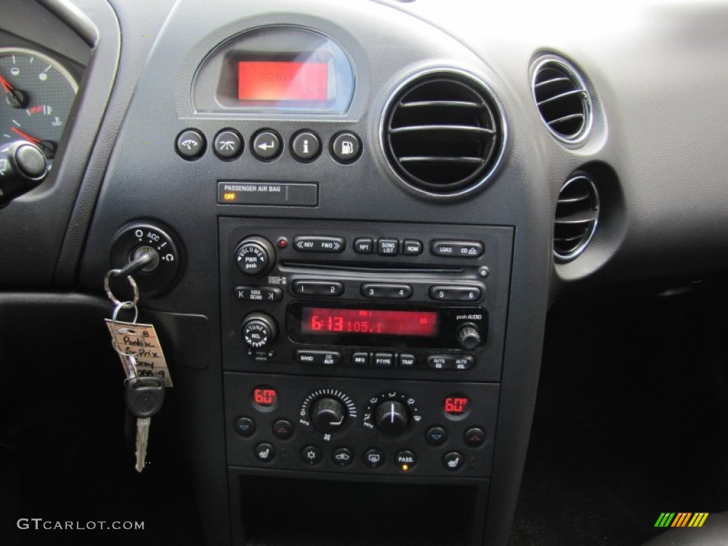 2008 Pontiac Grand Prix Sedan Controls Photo #50751438