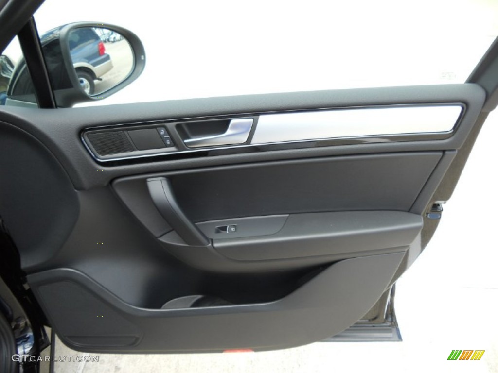 2011 Volkswagen Touareg VR6 FSI Sport 4XMotion Door Panel Photos