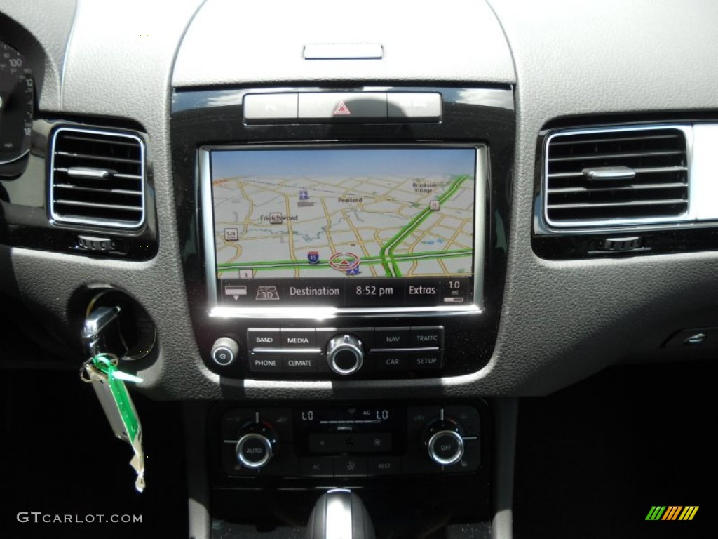 2011 Volkswagen Touareg VR6 FSI Sport 4XMotion Navigation Photos