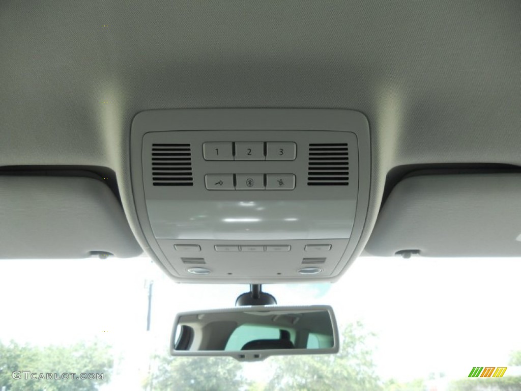 2011 Volkswagen Touareg VR6 FSI Sport 4XMotion Controls Photos