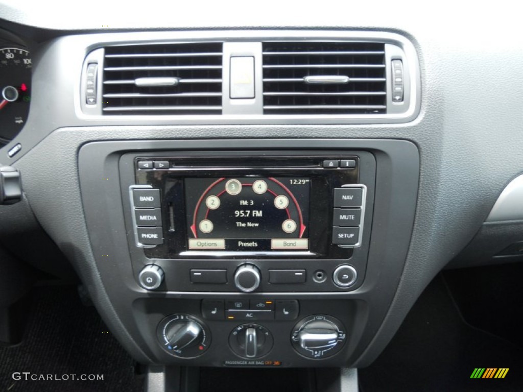 2011 Volkswagen Jetta SEL Sedan Controls Photo #50753472