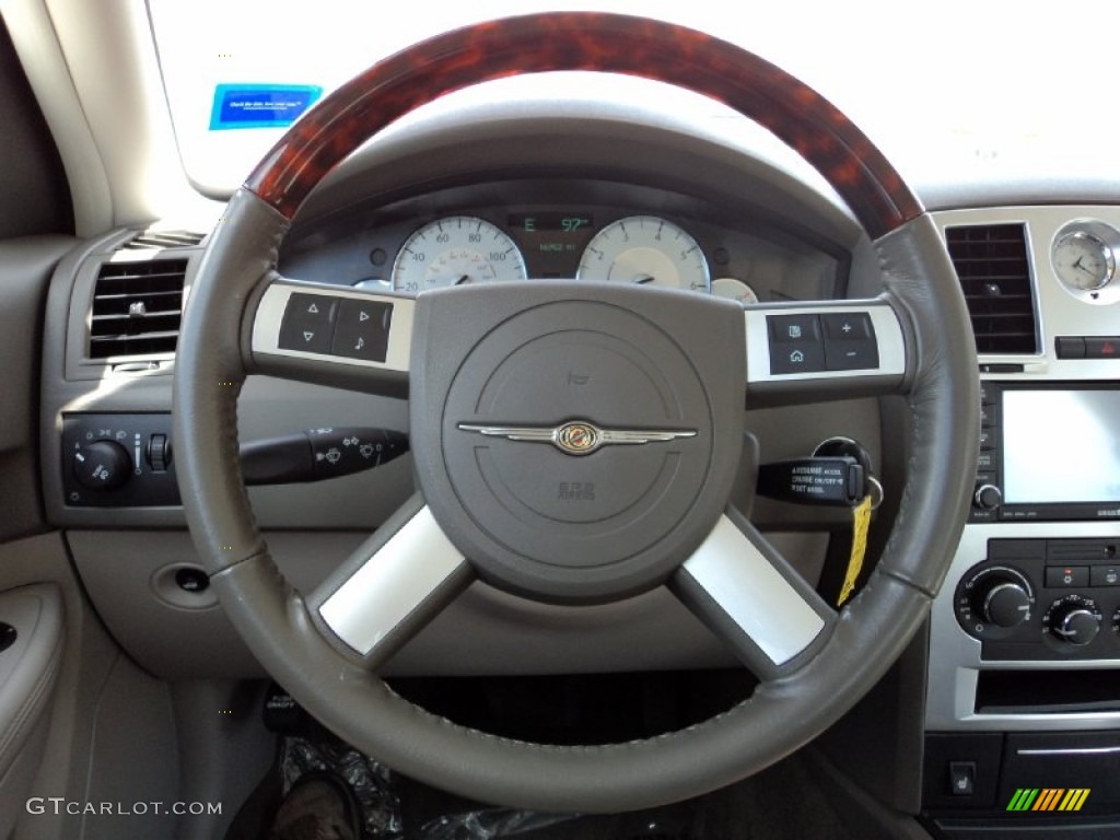 2010 Chrysler 300 Limited Steering Wheel Photos