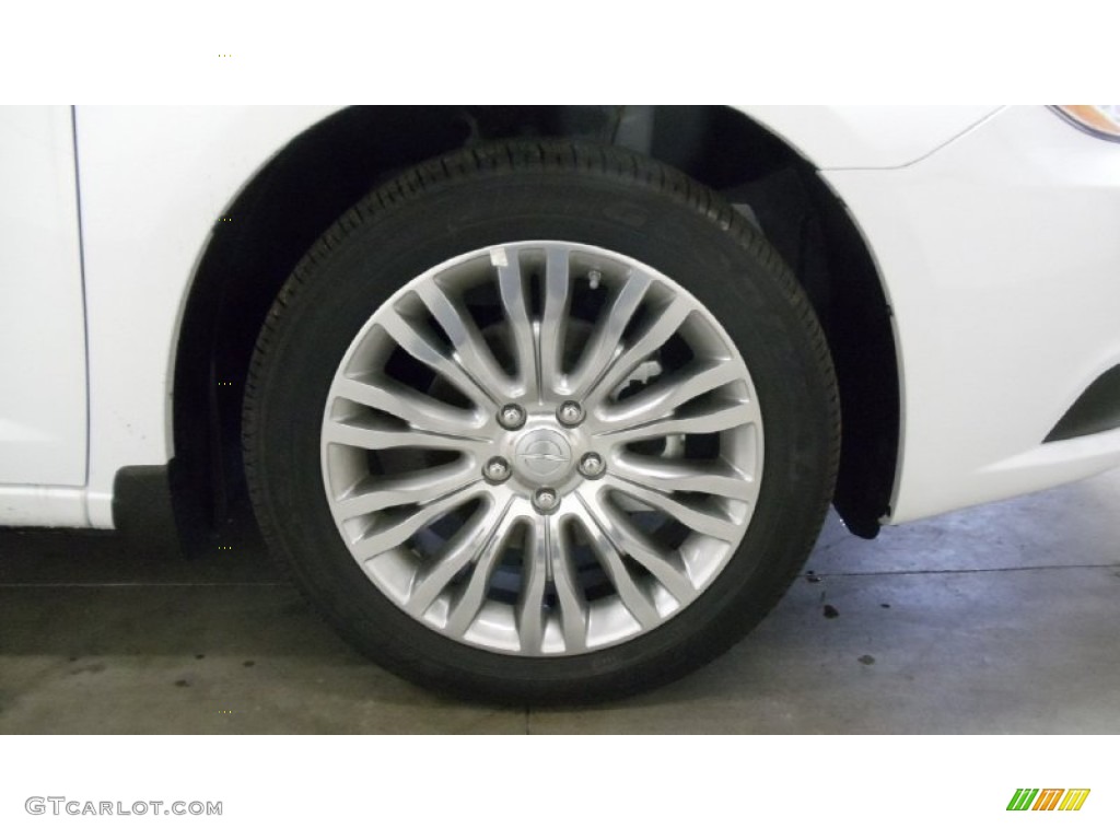 2011 Chrysler 200 Limited Convertible Wheel Photo #50757039