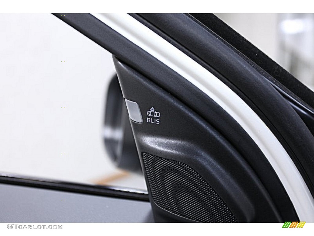 2010 V70 3.2 R-Design - Ice White / R Design Off Black/Ceramic Light Split photo #8