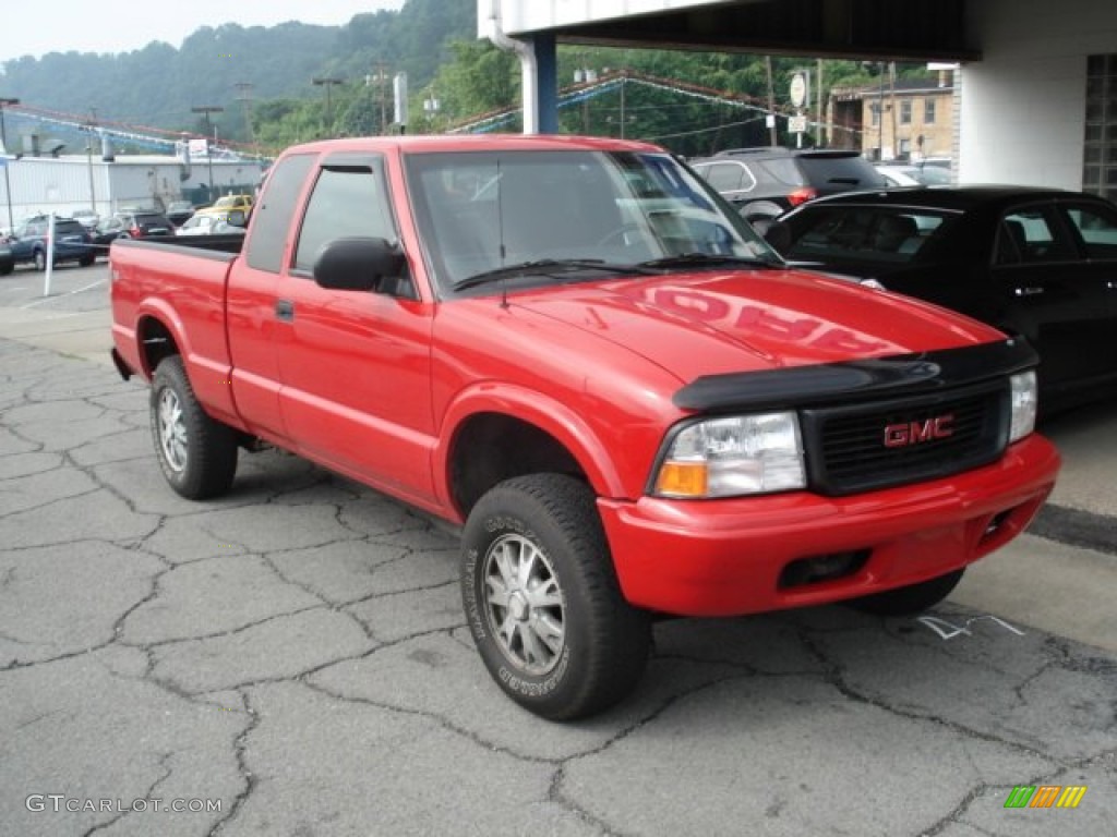 2003 Sonoma SLS Extended Cab 4x4 - Fire Red / Graphite photo #1
