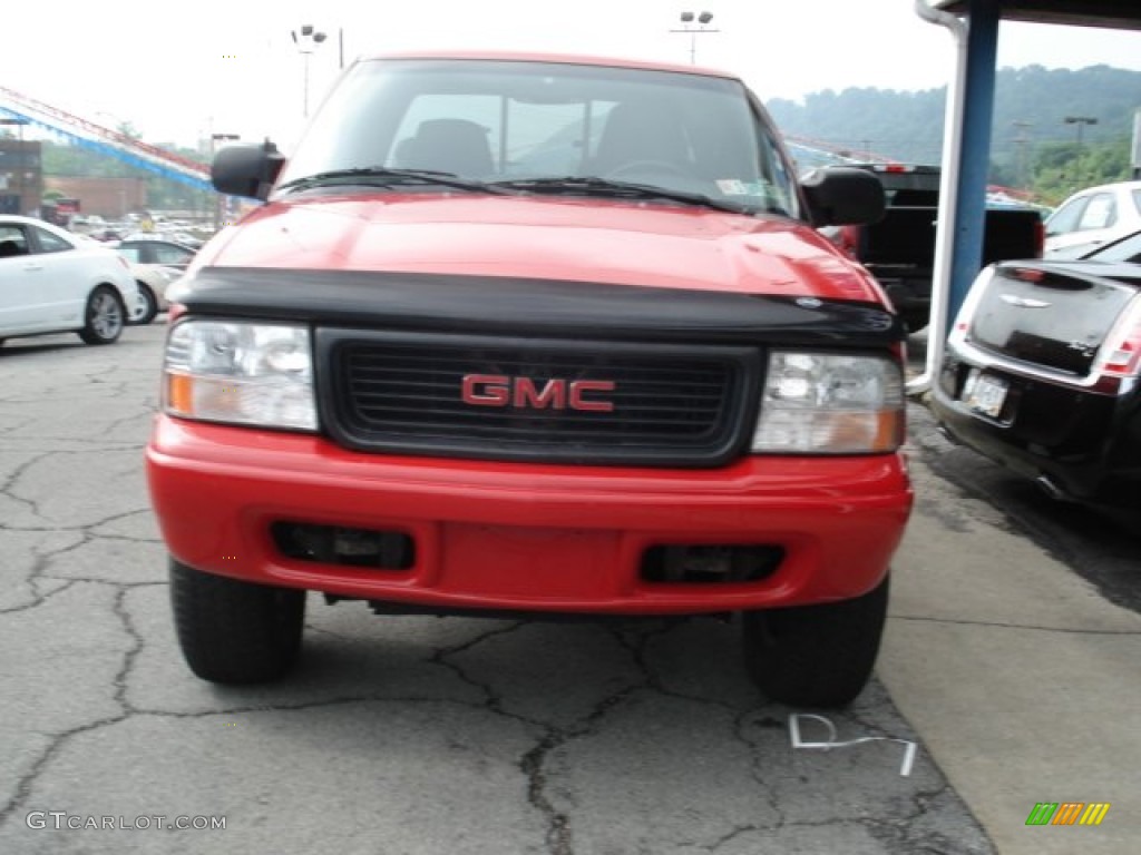 2003 Sonoma SLS Extended Cab 4x4 - Fire Red / Graphite photo #2