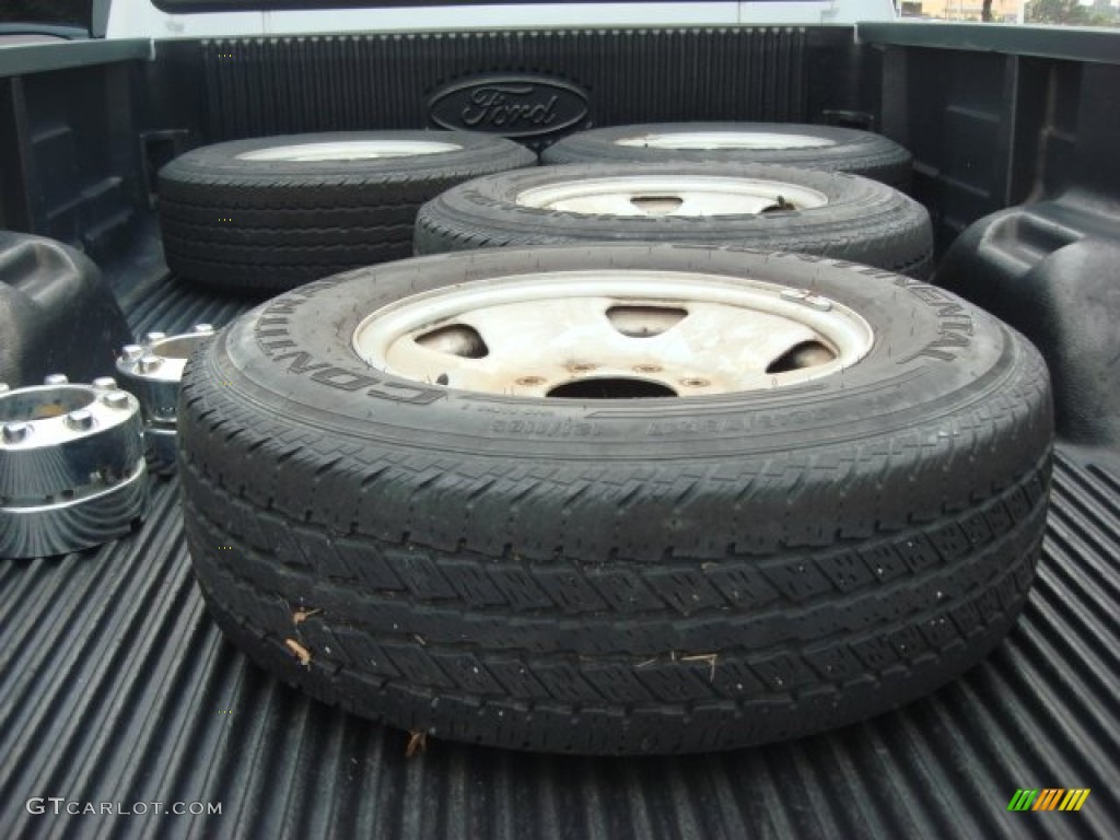 2006 F250 Super Duty XL Regular Cab 4x4 - Silver Metallic / Medium Flint photo #26