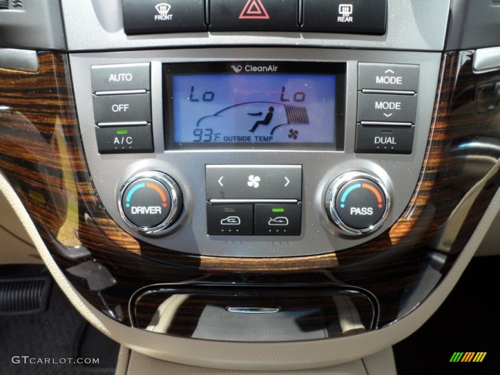 2011 Hyundai Santa Fe Limited Controls Photo #50762004