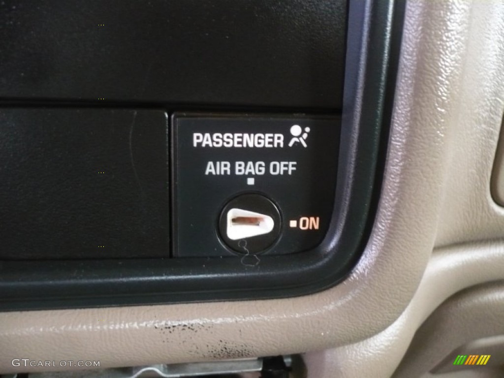 2002 Chevrolet Silverado 2500 LS Extended Cab 4x4 Controls Photo #50763453