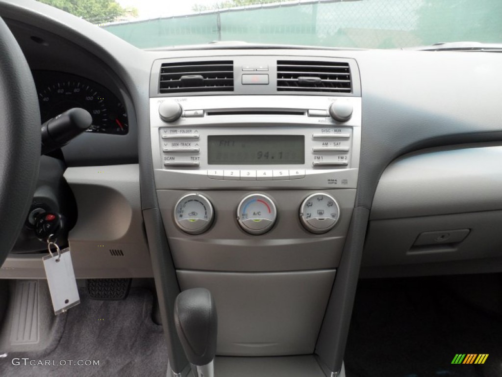 2011 Camry LE - Classic Silver Metallic / Ash photo #27