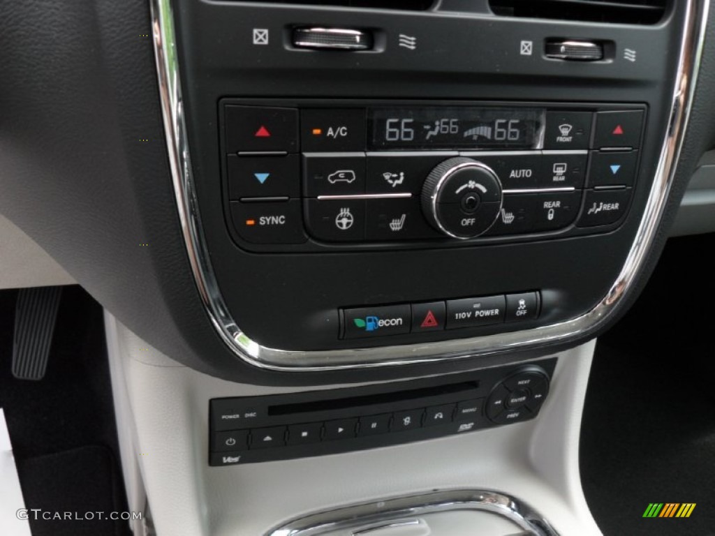 2011 Chrysler Town & Country Limited Controls Photos