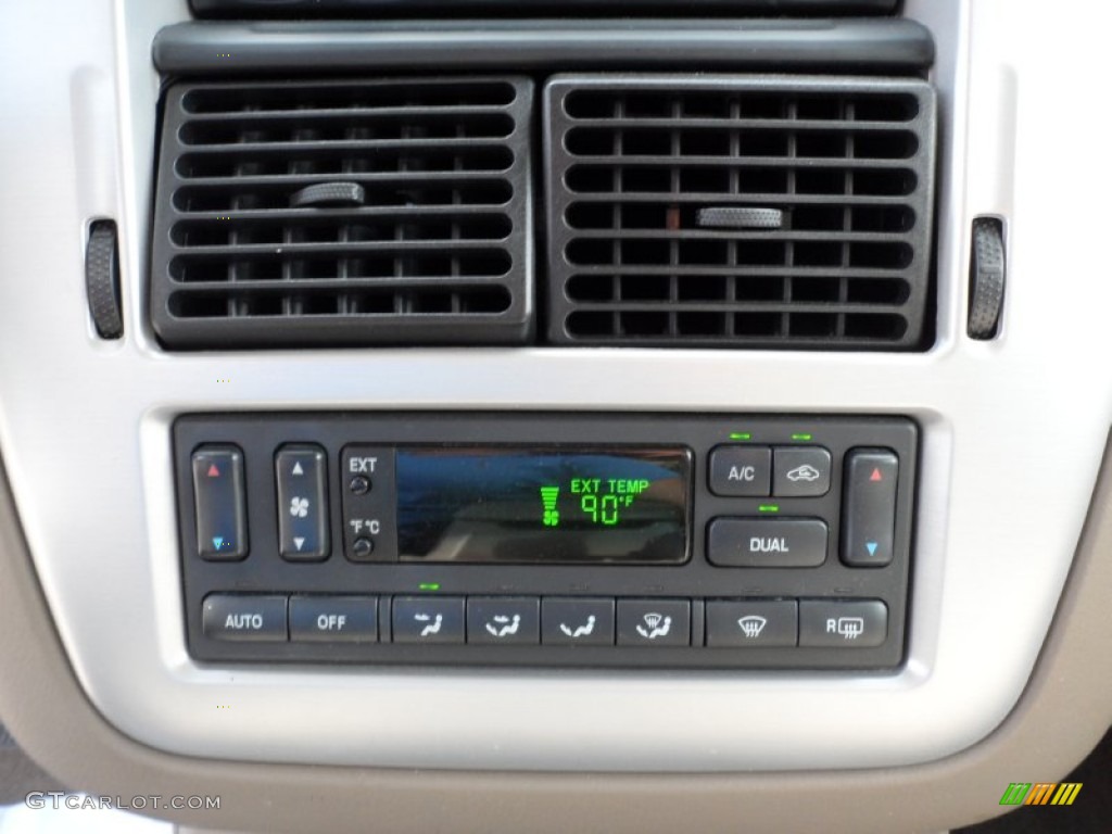 2002 Mercury Mountaineer Standard Mountaineer Model Controls Photo #50766183