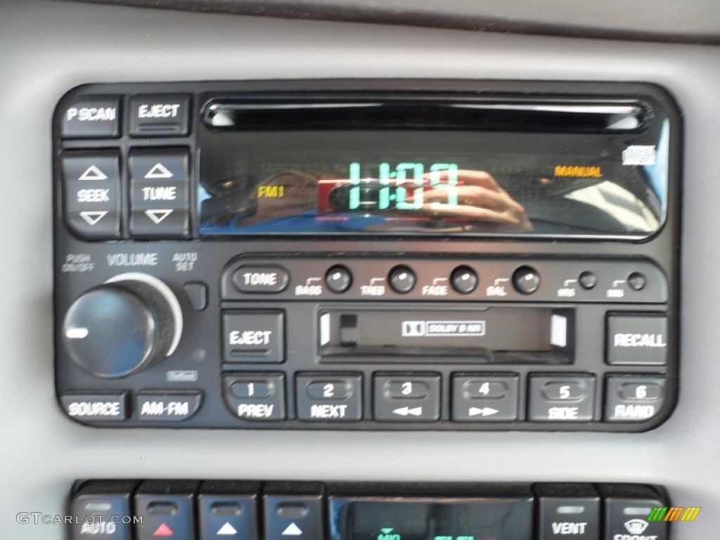 2004 Buick Park Avenue Standard Park Avenue Model Controls Photo #50766747