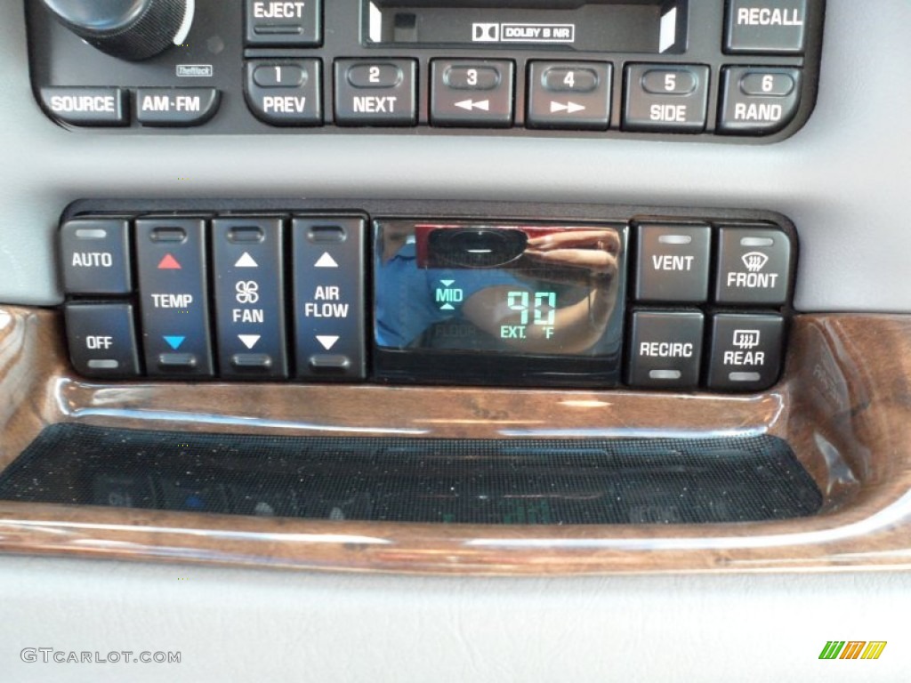 2004 Buick Park Avenue Standard Park Avenue Model Controls Photo #50766753