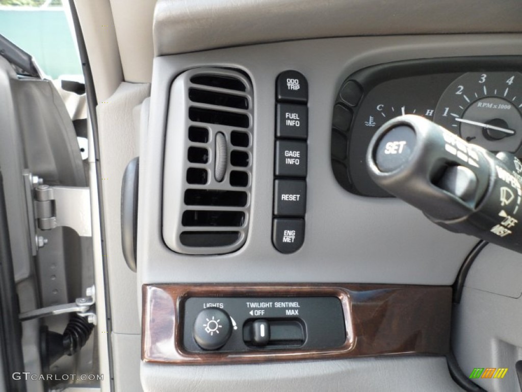 2004 Buick Park Avenue Standard Park Avenue Model Controls Photo #50766789
